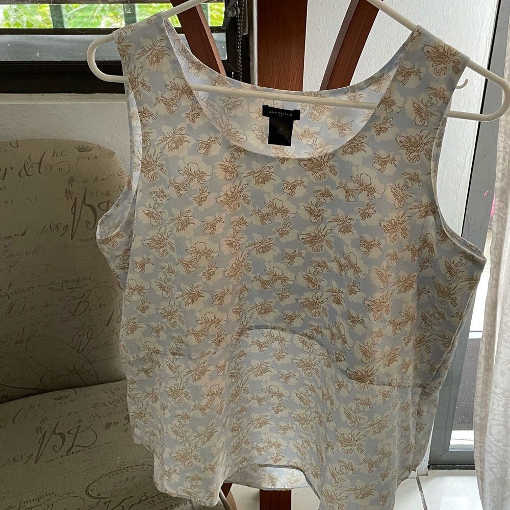 Ann Taylor no sleeve floral print blouse